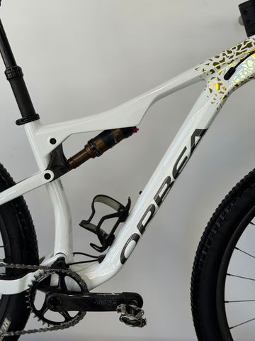 Used Orbea OIZ M-PRO 2023 2023 Mountainbike, White, 29 — image 3 of 9