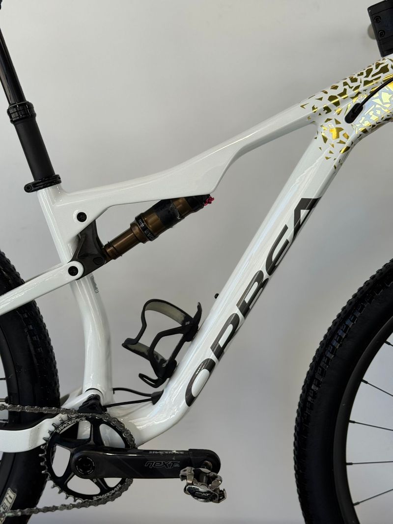 Used Orbea OIZ M-PRO 2023 2023 Mountainbike, White, 29 — image 3 of 9
