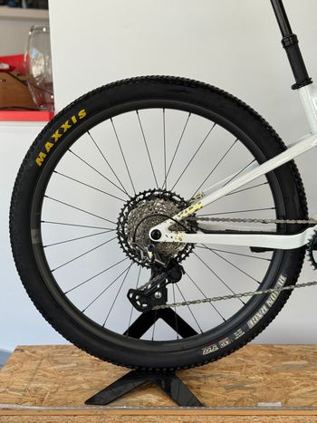 Used Orbea OIZ M-PRO 2023 2023 Mountainbike, White, 29 — image 9 of 9