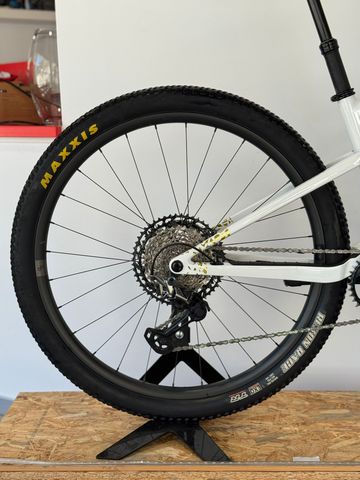 Used Orbea OIZ M-PRO 2023 2023 Mountainbike, White, 29 — image 9 of 9