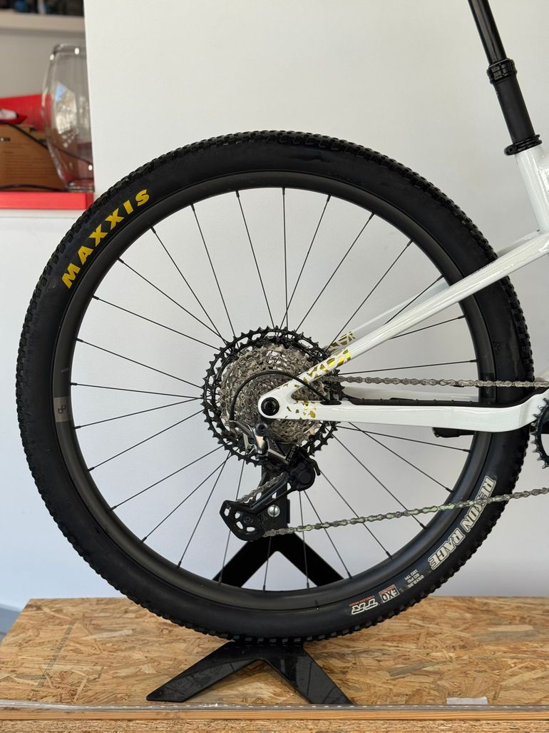 Used Orbea OIZ M-PRO 2023 2023 Mountainbike, White, 29 — image 9 of 9