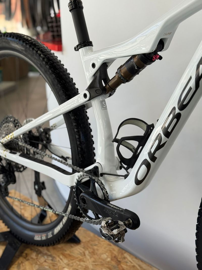 Used Orbea OIZ M-PRO 2023 2023 Mountainbike, White, 29 — image 4 of 9