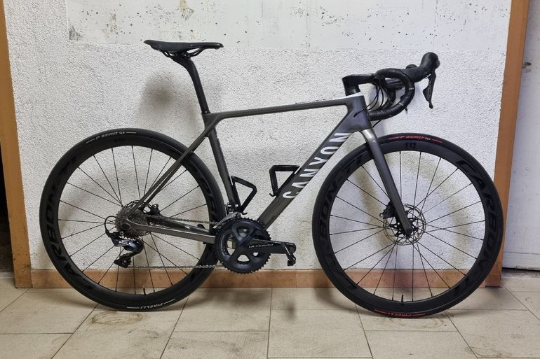 Used Canyon Ultimate CF SL Disc 8.0 2020 2020 Road & Gravel, Black — image 1 of 13
