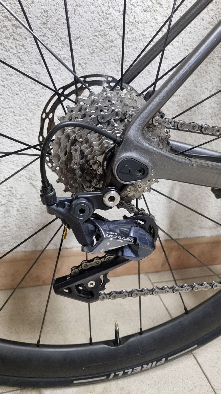 Used Canyon Ultimate CF SL Disc 8.0 2020 2020 Road & Gravel, Black — image 4 of 13