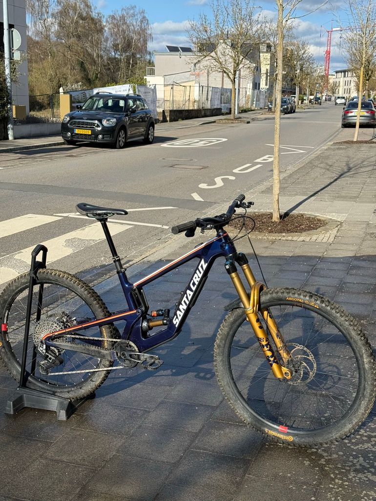 Used Santa Cruz Megatower Other SRAM 2024 Mountainbike, Blue — image 2 of 7