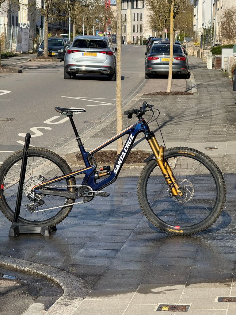 Used Santa Cruz Megatower Other SRAM 2024 Mountainbike, Blue — image 3 of 7