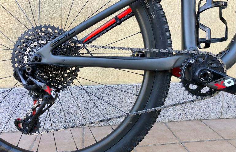 Used Specialized Men's Epic Comp Carbon 2018 2018 Mountainbike, Light Gray — image 3 of 9