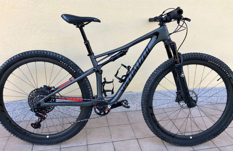 Used Specialized Men's Epic Comp Carbon 2018 2018 Mountainbike, Light Gray — image 1 of 9