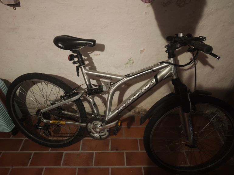 Used Diamond Rock N Roll 2016 Mountainbike, Light Gray — image 1 of 5