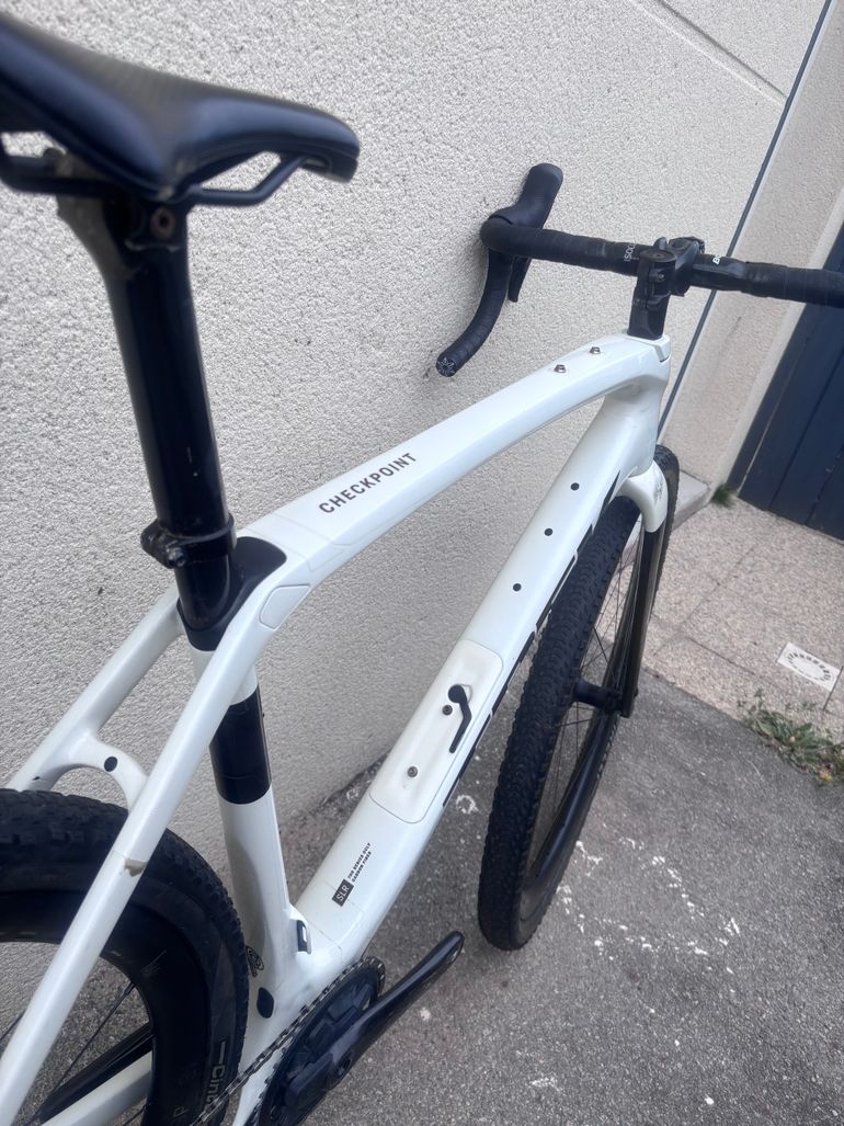 Used Trek Checkpoint SLR 7 eTap 2023 2023 Road & Gravel, White — image 4 of 8