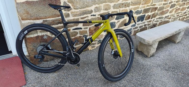 Used Scott Scott Custom SRAM Red eTap 2023 Road & Gravel, Green — image 1 of 3