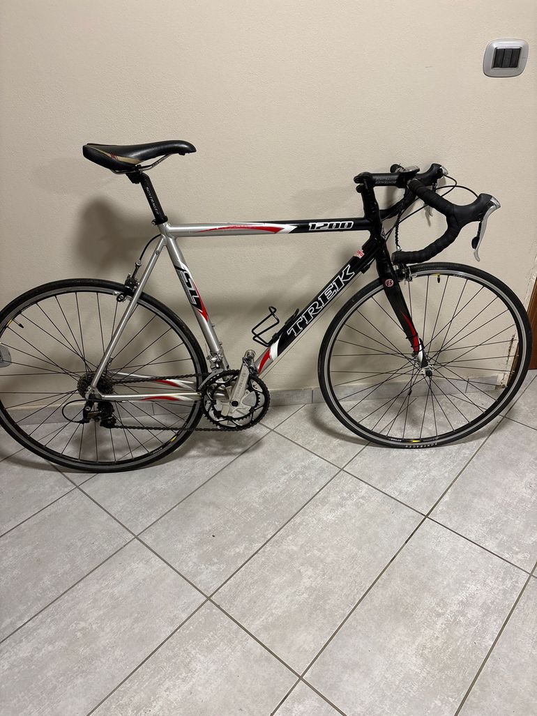 Used Trek 1200 2004 2004 Road & Gravel, Hellgrau — image 1 of 7