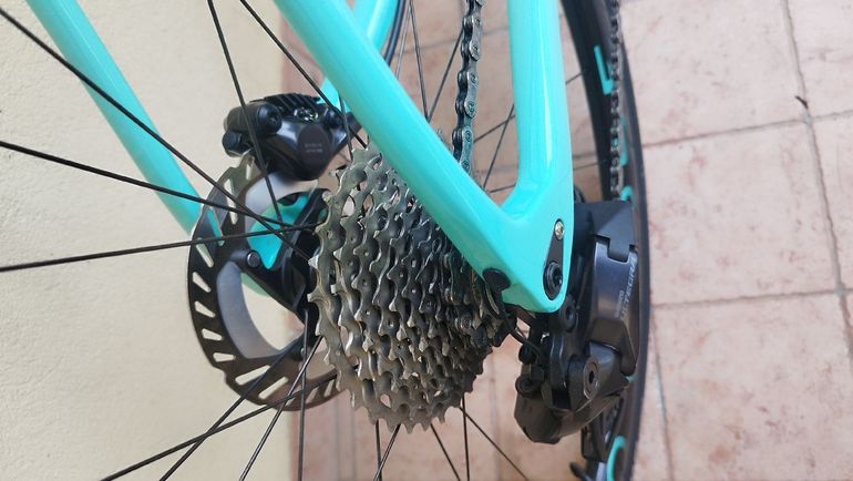 Used Bianchi Specialissima Shimano Ultegra Di2 2023 Road & Gravel, Green — image 4 of 13