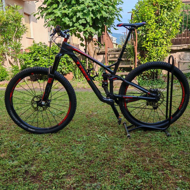Used Trek Remedy 9.8 29 2015 2015 Mountainbike, Black, 29 — image 2 of 14