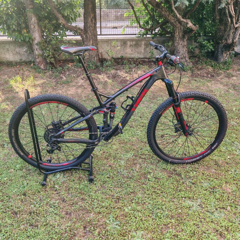 Used Trek Remedy 9.8 29 2015 2015 Mountainbike, Black, 29 — image 1 of 14