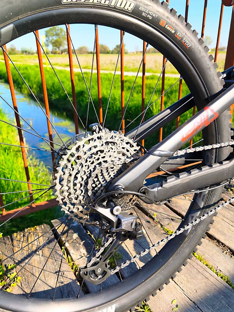 Used Canyon Spectral Shimano Deore XT 2023 Mountainbike, Black — image 4 of 5