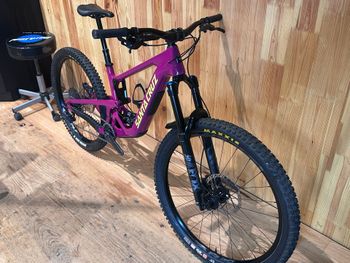 Used Santa Cruz Bronson S / Carbon C 2025 2025 Mountainbike, Purple, 29, 27.5 — image 3 of 8