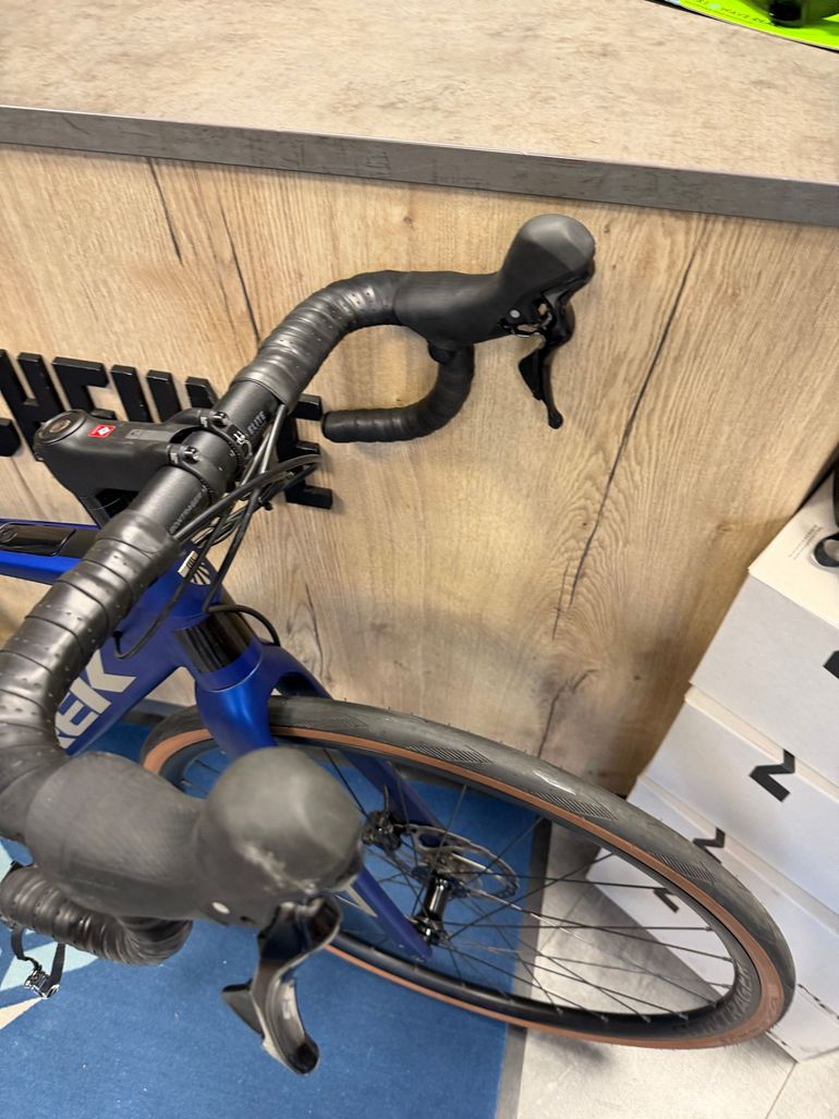 Used Trek Domane+ AL 5 2025 2025 Road & Gravel, Blue — image 4 of 6