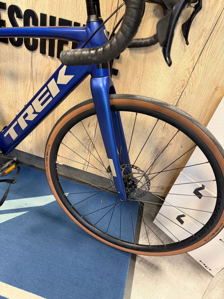 Used Trek Domane+ AL 5 2025 2025 Road & Gravel, Blue — image 5 of 6