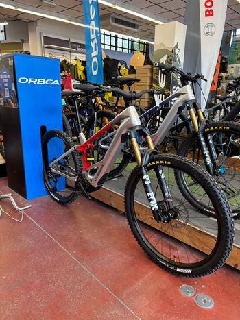 Used Orbea WILD M-TEAM 2026 Con Motore BOSCH CX-R Gen 5 (RACE) 2026 Mountainbike, Light Gray — image 6 of 6