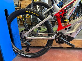 Used Orbea WILD M-TEAM 2026 Con Motore BOSCH CX-R Gen 5 (RACE) 2026 Mountainbike, Light Gray — image 2 of 6