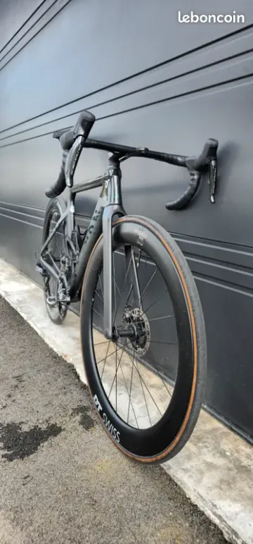 Käytetty Canyon Aeroad CFR Di2 2024 2024 Road & Gravel — kuva 2 / 4