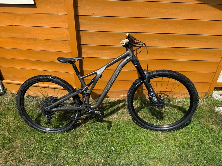 Used Specialized Stumpjumper Comp Alloy 2023 2023 Mountainbike — image 2 of 7