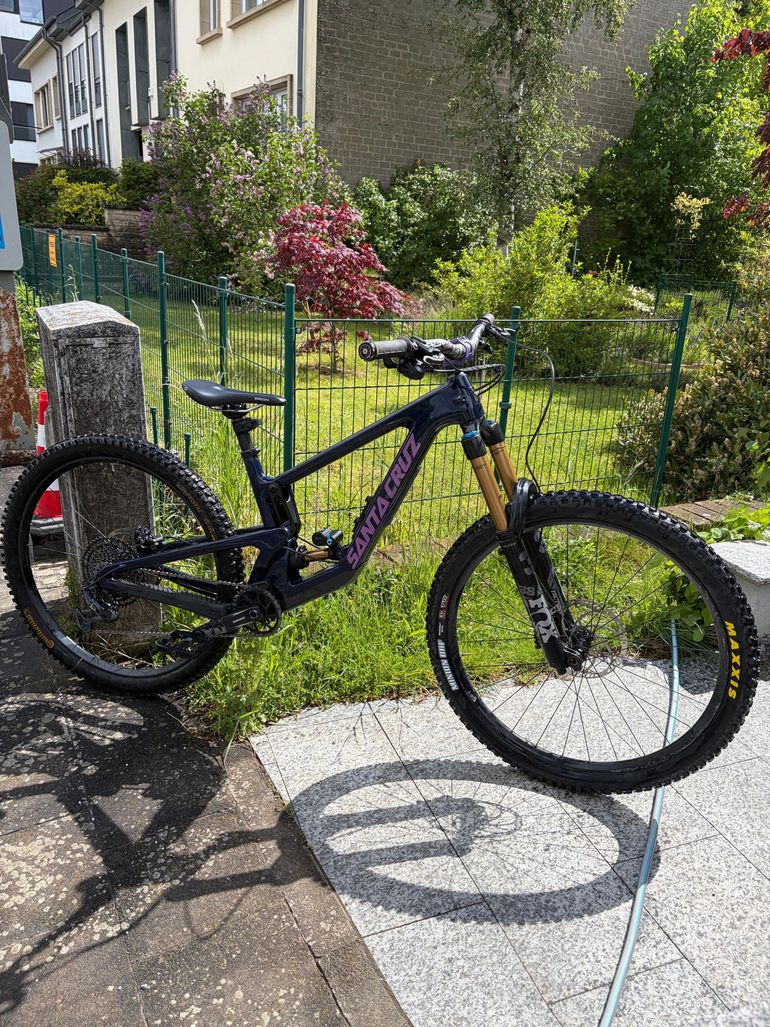 Used Santa Cruz Megatower Other SRAM - Mountainbike 2024 Mountainbike — image 1 of 3