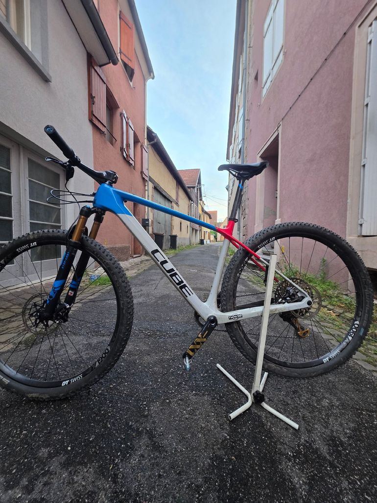 Used CUBE ELITE C:68X SLX 2022 2022 Mountainbike, Light Gray — image 1 of 10