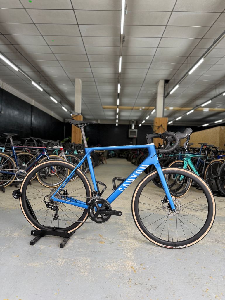 Used Canyon Ultimate CF SL Carbon 2019 Road & Gravel — image 1 of 23