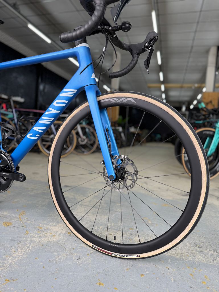 Used Canyon Ultimate CF SL Carbon 2019 Road & Gravel — image 3 of 23
