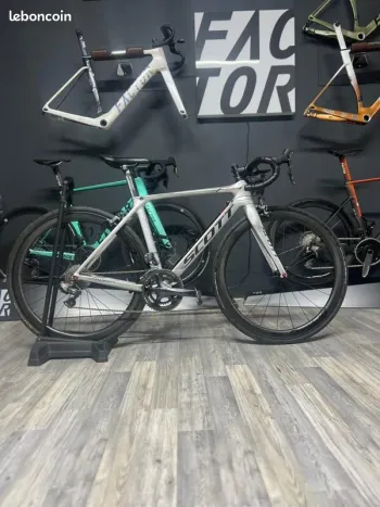 Used Scott SCOTT FOIL 15 – Full Carbone – Ultegra Di2 10V – Roues Carbone Veltec – Taille S/52 2012 Route & Gravel