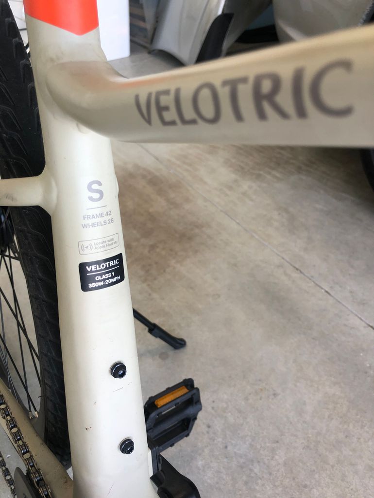 Used Velotric T1 E-Bike Regular Size 2025 Road & Gravel, Light Gray — image 3 of 11