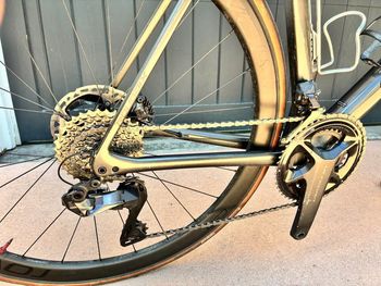 Used Specialized Roubaix Expert 2022 2022 Road & Gravel, Light Gray — image 5 of 7