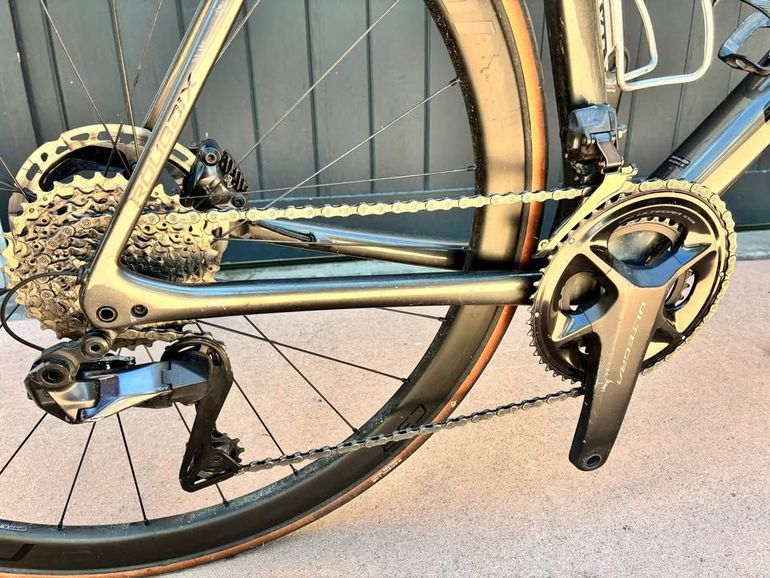 Used Specialized Roubaix Expert 2022 2022 Road & Gravel, Light Gray — image 6 of 7