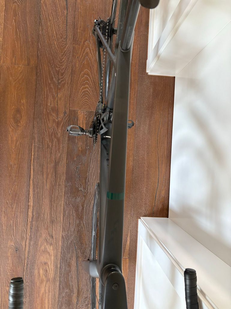 Used Canyon Ultimate CFR Di2 2023 2023 Road & Gravel, Schwarz — image 3 of 9