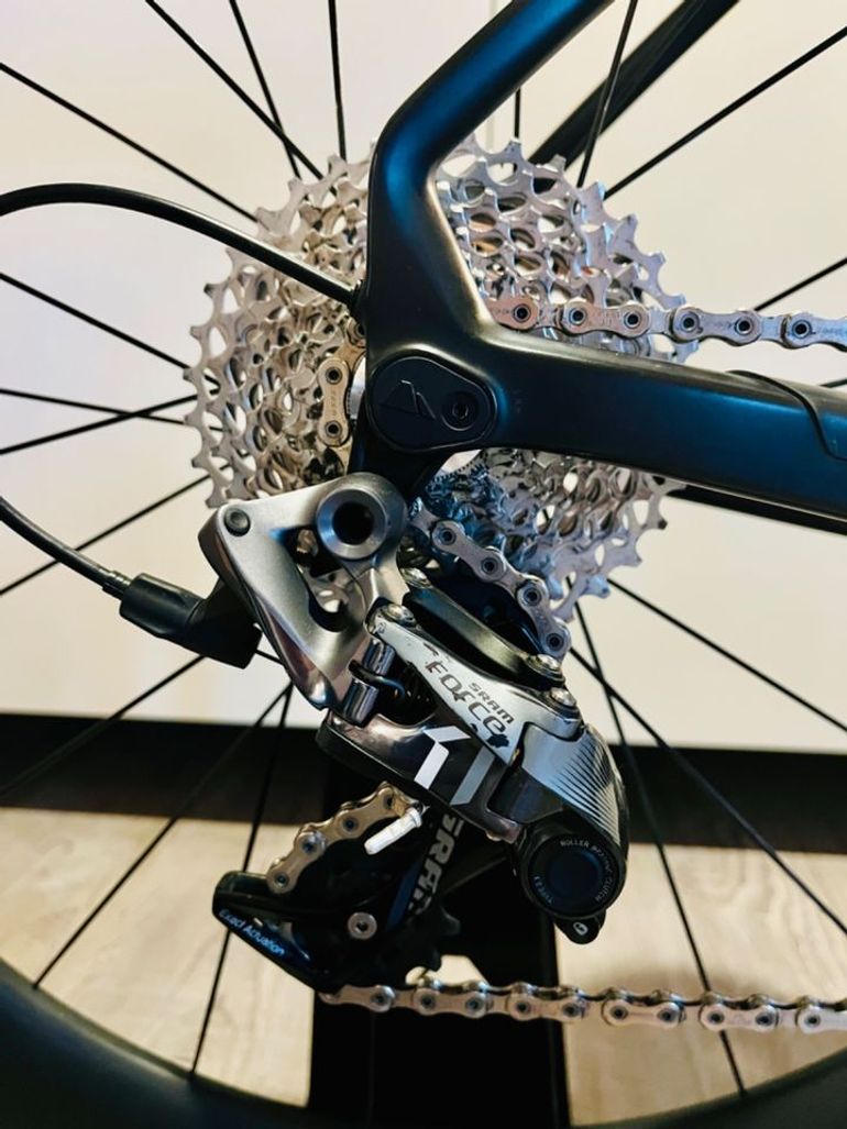 Used Canyon Inflite CF SLX 9.0 Pro Race 2018 2018 Road & Gravel, Black — image 6 of 15