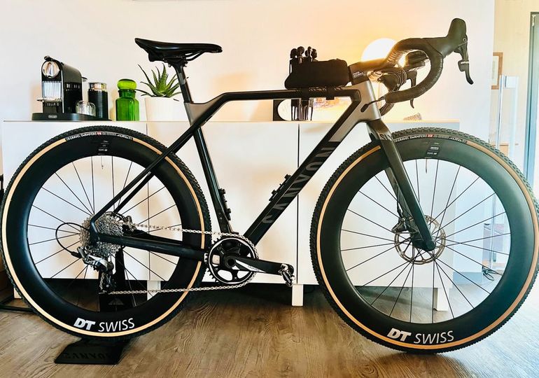 Used Canyon Inflite CF SLX 9.0 Pro Race 2018 2018 Road & Gravel, Black — image 1 of 15