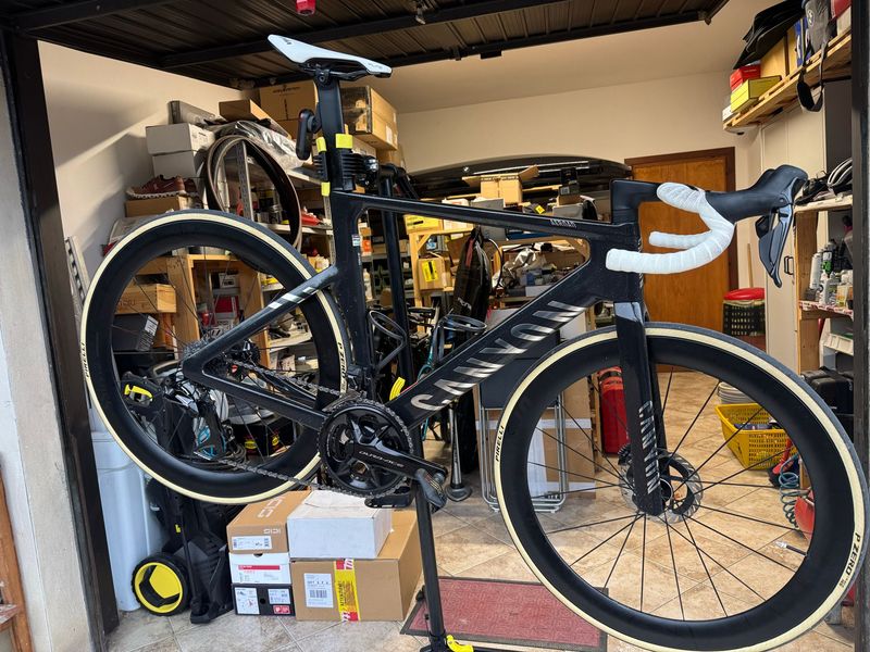 Used Canyon Aeroad CFR Di2 2026 Frameset 2026 Road & Gravel, Black — image 2 of 4