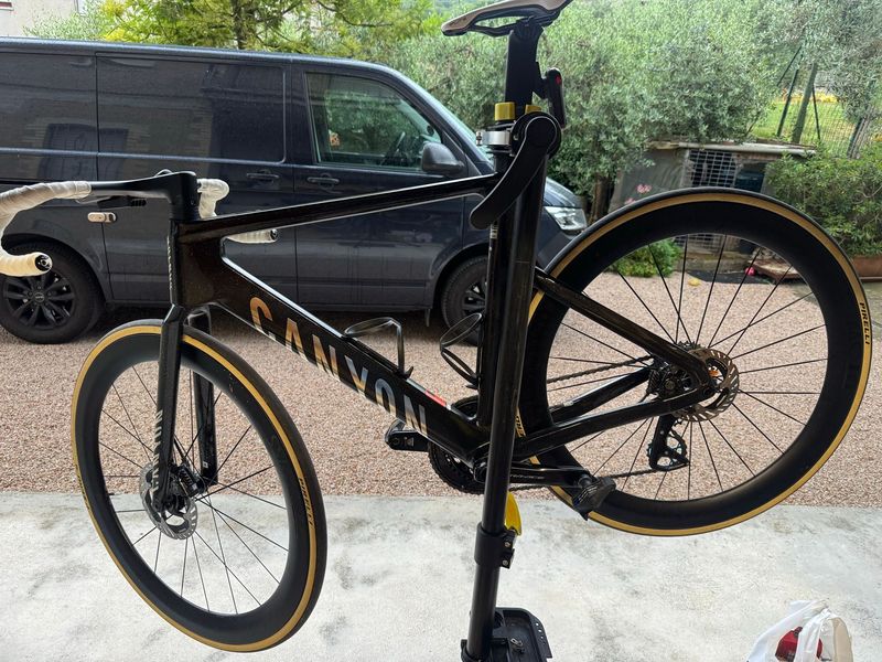 Used Canyon Aeroad CFR Di2 2026 Frameset 2026 Road & Gravel, Black — image 3 of 4