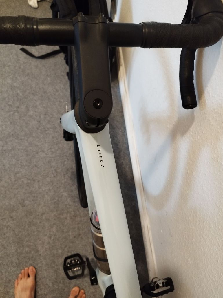 Used Scott Addict RC Shimano 105 2025 Road & Gravel, Hellgrau — image 9 of 11