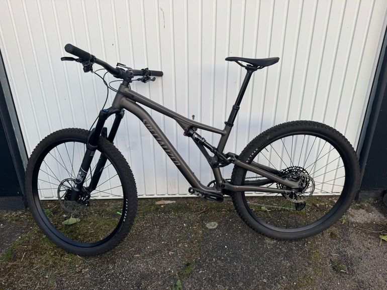 Used Specialized Stumpjumper Comp Alloy - SRAM NX Eagle, Fox Rhyhm 2022 2022 Mountainbike — image 1 of 10