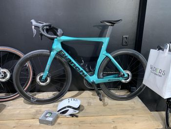 Used Bianchi Oltre Comp Ultegra Di2 2025 2025 Road & Gravel — image 4 of 5