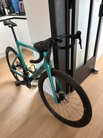 Used Bianchi Oltre Comp Ultegra Di2 2025 2025 Road & Gravel — image 5 of 5