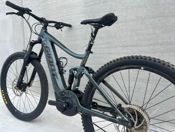 Used Giant Stance E+ 2 2021 2021 Mountainbike, Green, 29 — image 7 of 9