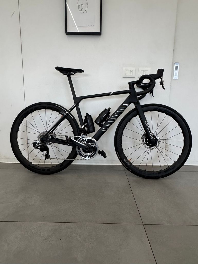 Used Canyon Ultimate CFR AXS 2025 2025 Road & Gravel — image 1 of 5