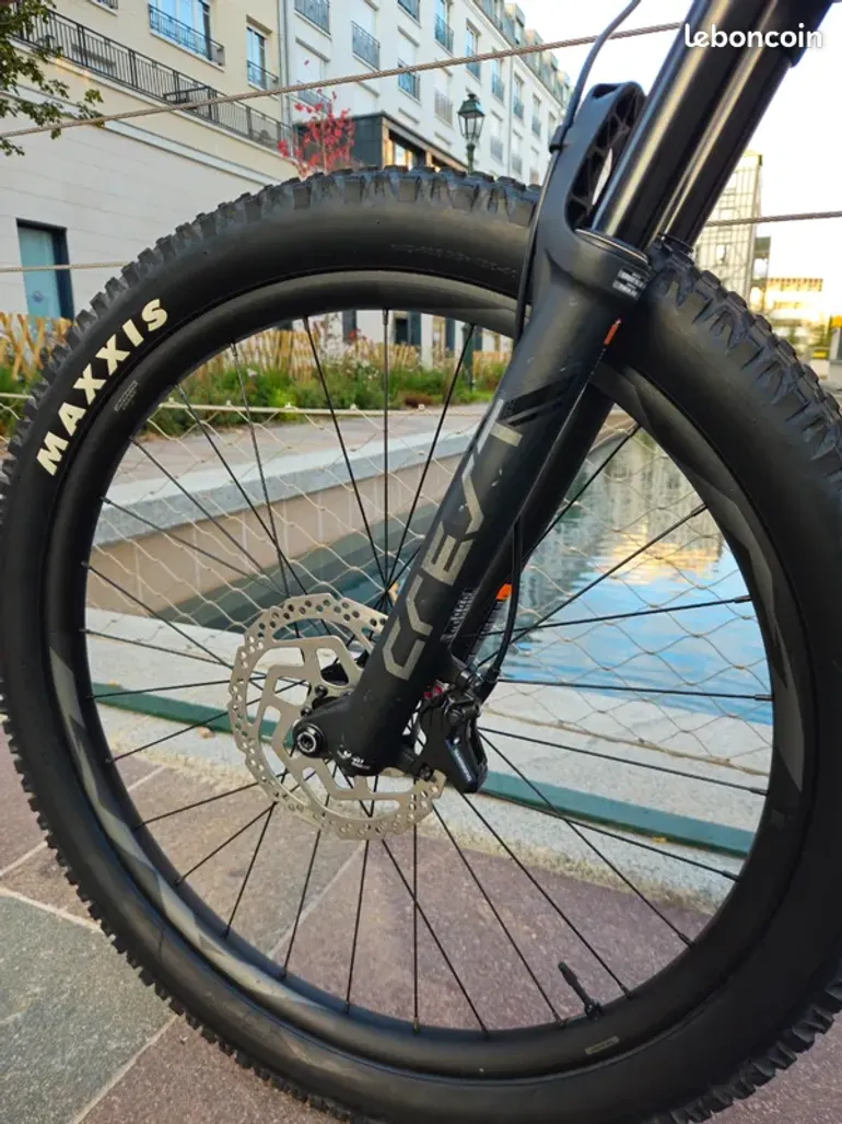 Used Giant Giant Fathom 1 2022 - Taille L 2022 Mountainbike — image 14 of 15