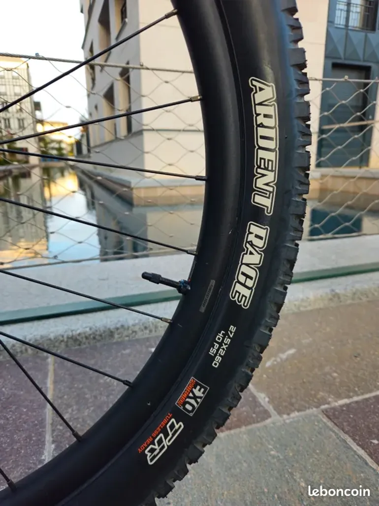 Used Giant Giant Fathom 1 2022 - Taille L 2022 Mountainbike — image 10 of 15