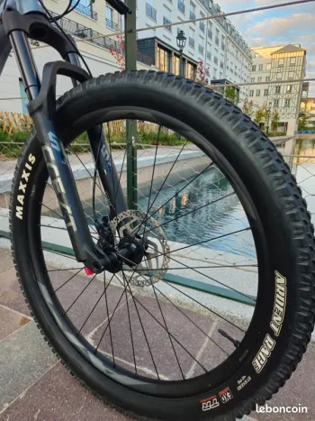 Used Giant Giant Fathom 1 2022 - Taille L 2022 Mountainbike — image 3 of 15