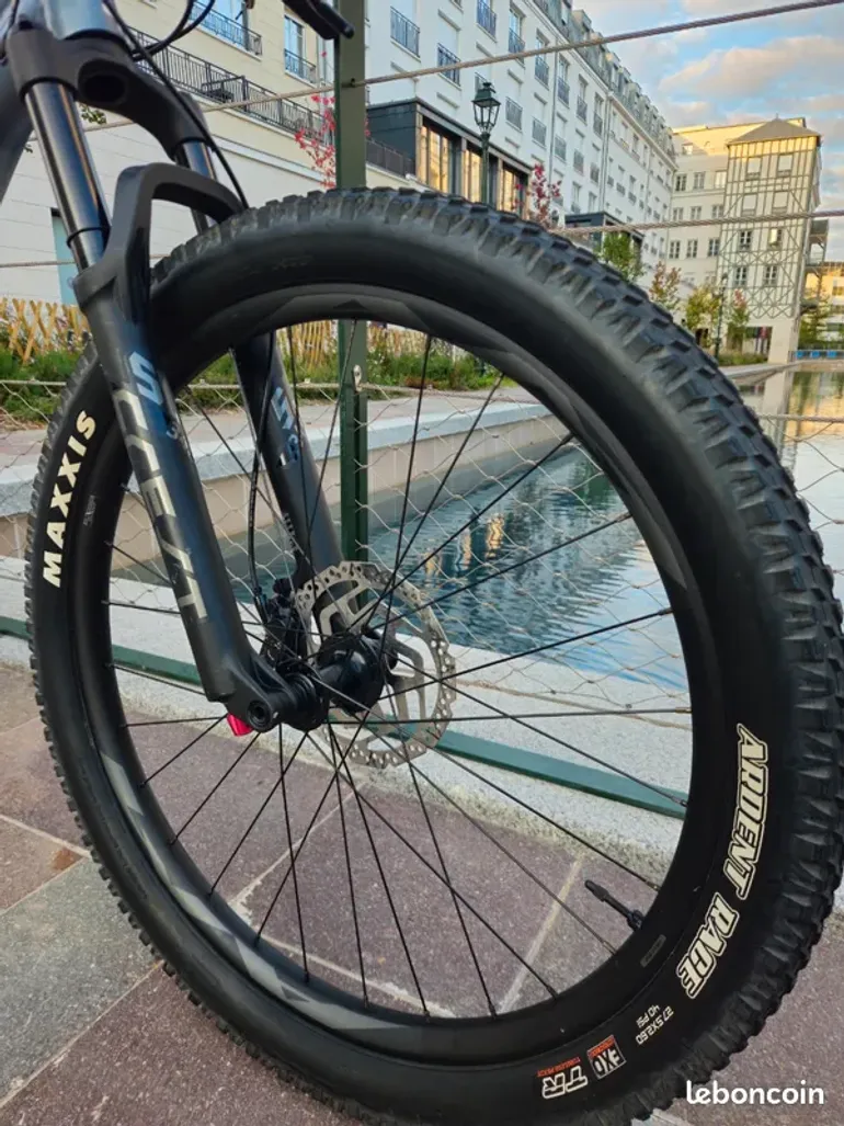 Used Giant Giant Fathom 1 2022 - Taille L 2022 Mountainbike — image 3 of 15